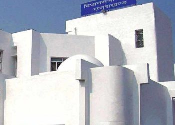 सियासत : बंशीधर भगत ने 69 विधायकों को दिलाई शपथ।