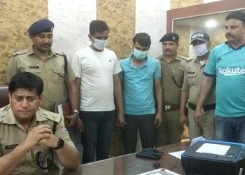 बड़ी खबर: 50 हजार नकली नोटों के साथ 2 युवक गिरफ्तार।