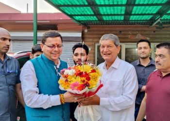 बड़ी खबर : पूर्व मुख्यमंत्री हरीश रावत से मिलने पहुंचे धामी। सियासत में हलचल