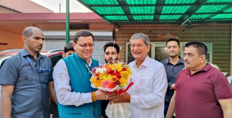 बड़ी खबर : पूर्व मुख्यमंत्री हरीश रावत से मिलने पहुंचे धामी। सियासत में हलचल