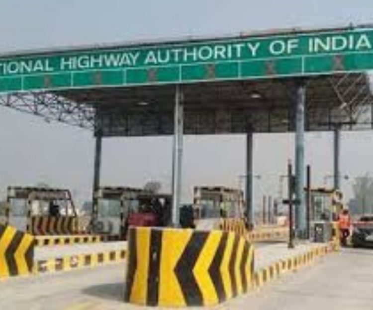 बुरी खबर : पेट्रोल व डीजल के बाद बढ़ा टोल टैक्स। जानिए नयी कीमते