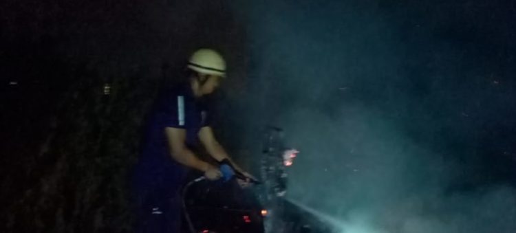 बड़ी खबर: झोपड़ियों में लगी आग । बकरियों,मुर्गियों हुई खाख।