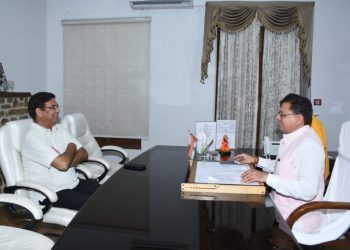 बड़ी खबर: सीएम धामी से प्रीतम सिंह की भेंट। सियासी गलियारों में हलचल।