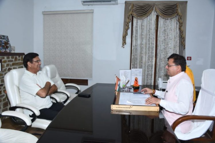 बड़ी खबर: सीएम धामी से प्रीतम सिंह की भेंट। सियासी गलियारों में हलचल।