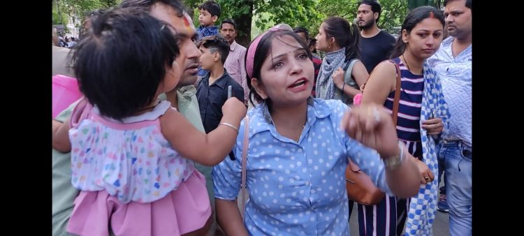 बड़ी खबर: पर्यटकों के साथ हुआ ऑनलाइन फ्रॉड,पुलिस ने किया अभद्र व्यवहार, पर्यटक ने उठाया बड़ा कदम।