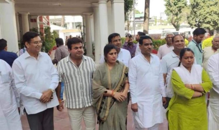 बड़ी खबर:  विपक्षी विधायकों ने उठाए कानून व्यवस्था पर सवाल,मिले डीजीपी से