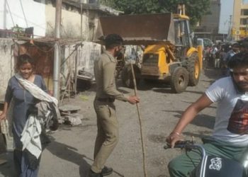 बिग ब्रेकिंग: देहरादून मे अवैध अतिक्रमण पर चला बुलडोजर।