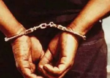 बड़ी खबर : तिरंगे का अपमान करने वाले पर पुलिस ने कसा शिकंजा। देखिए वीडियो