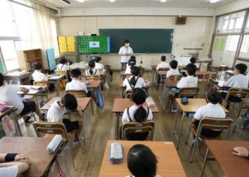 बड़ी खबर: स्कूलों में एडमिशन के नाम पर ली जा रही मोटी रकम