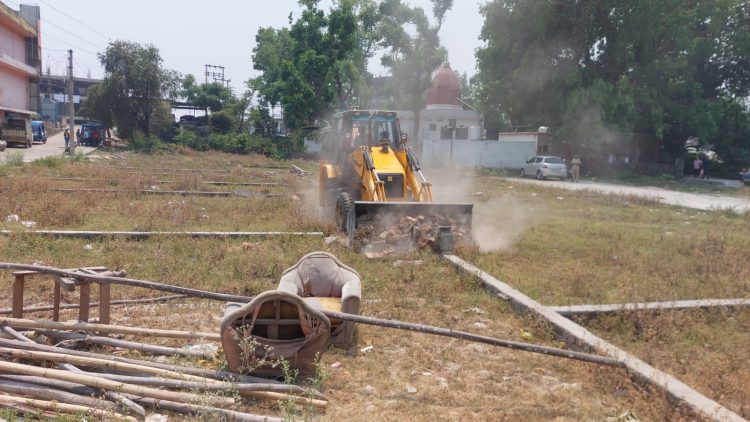 बड़ी खबर: उत्तराखंड मे गरजा ‘संत’ का बुलडोजर ध्वस्त किए अवैध निर्माण