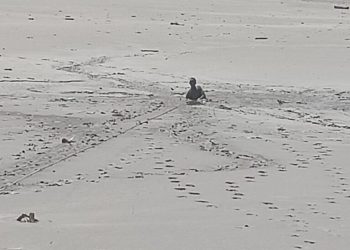 बड़ी खबर: रेत की दलदल में फसा व्यक्ति। पुलिस, एसडीआरएफ की टीमें रेस्क्यू में जुटी