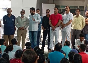 ब्रेकिंग:  स्वास्थ्य कर्मचारियों को यूकेडी का समर्थन