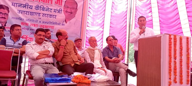 ब्रेकिंग: ग्राम प्रधान की पहल पर गांव लौटने लगे लोग। खुश होकर मंत्री जी ने गांव पहुंचकर किया नए विकास कार्यों का शिलान्यास