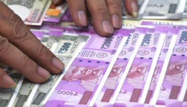 बड़ी खबर: उत्तराखंड में दिल्ली पुलिस का सिपाही चला रहा था नकली नोटों का गिरोह। हुए गिरफ्तार