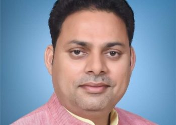 अजब गजब:- भुवन कापड़ी का नाम स्टार प्रचारकों की सूची से गायब।