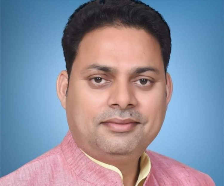 अजब गजब:- भुवन कापड़ी का नाम स्टार प्रचारकों की सूची से गायब।