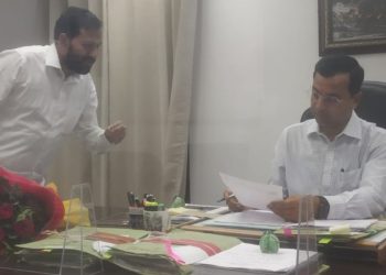 बेकिंग: आयुर्वेद छात्रों व इंटर्न डाक्टरों की मांगों को लेकर सचिव से मिला यूकेडी। सौंपा ज्ञापन