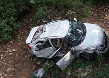 दर्दनाक हादसा: गहरी खाई में गिरी कार एक की मौत तीन गम्भीर रूप से घायल