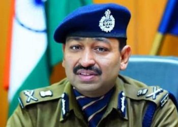 बड़ी खबर: वायरल वीडियो का DGP ने लिया संज्ञान,पुलिसकर्मी निलंबित, जाँच के निर्देश। जानिए मामला