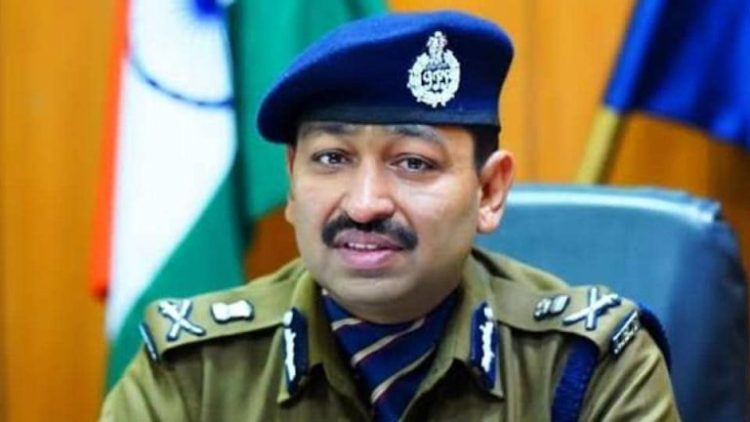 बड़ी खबर: वायरल वीडियो का DGP ने लिया संज्ञान,पुलिसकर्मी निलंबित, जाँच के निर्देश। जानिए मामला