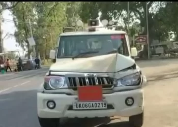 बड़ी खबर:। एसडीएम के वाहन को खनन वाहन ने मारी टक्कर वाहन क्षतिग्रस्त