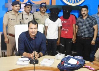 बड़ी खबर:  बड़ी लूट के आरोपियों को पुलिस ने किया गिरफ्तार 92000 हजार रुपए व एक मोटरसाइकिल बरामद