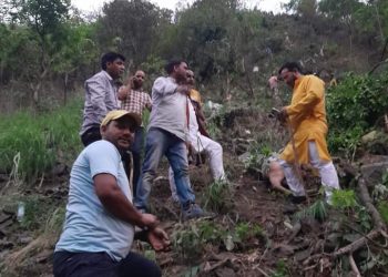 ब्रेकिंग: यमुनोत्री हाईवे पर रिखाउखंड के पास खाई में गिरी श्रद्धालुओं से भरी बस