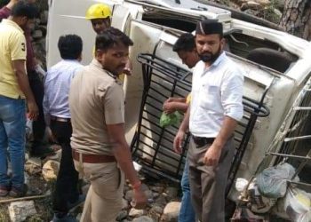 हादसा: गहरी खाई में गिरी कार 5 लोगो की मौके पर मौत