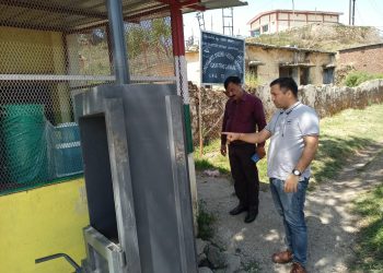 नगर पंचायत की कूड़ा निस्तारण समस्या का समाधान। लगवाई कम्प्रेसर मशीन ।