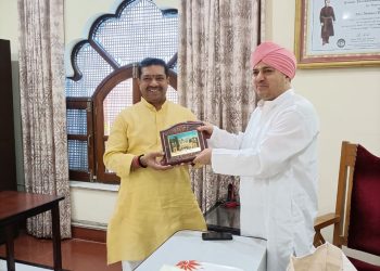 भाजपा उत्तराखण्ड के महामंत्री संगठन अजय कुमार ने श्री दरबार साहिब में टेका मत्था