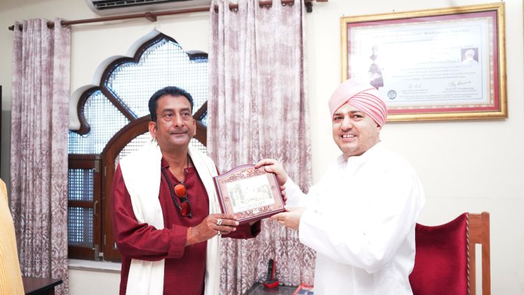 अभिनेता हेमंत पाण्डे ने श्री दरबार साहिब में टेका मत्था