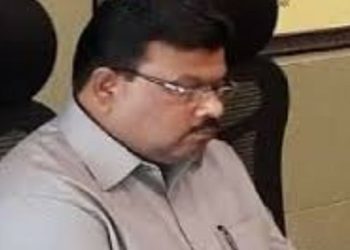 बड़ी खबर: जून में रिटायर हो रहे इस अफसर पर लटक रही गिरफ्तारी की तलवार।जानिए कौन है ये अफसर