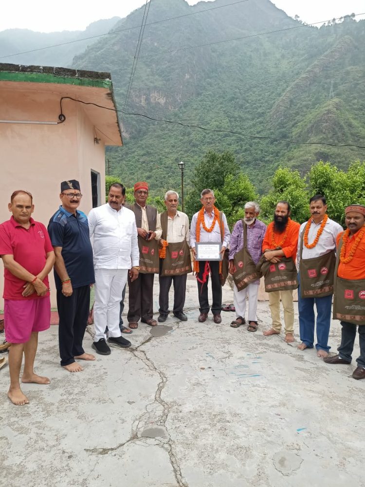 प्रगतिशील जन विकास संगठन ने समाजसेवी दिनेश प्रसाद उनियाल को किया सम्मानित