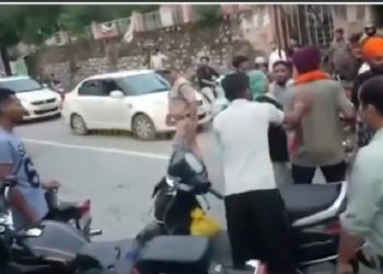 बड़ी खबर: श्रीनगर में यात्रियों ने महिलाओं पर की अभत्र टिप्पणी। विरोध करने पर यात्रियों ने किया हंगामा