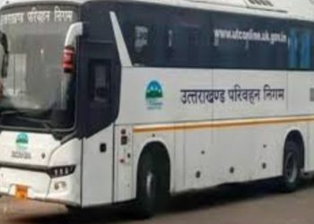 बड़ी खबर: रोडवेज की बस से डीजल चोरी करता हुआ शख्स। देखिए वीडियो