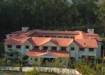 बड़ी खबर: स्कूल में प्रवेश दिलाने के नाम पर अभिभावकों को ठग रहे असामाजिक तत्व