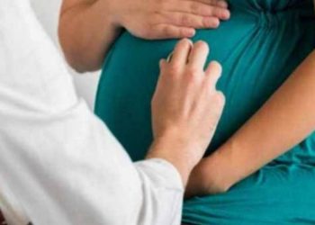 बड़ी खबर: डॉक्टर की लापरवाही से गर्भवती महिला की मौत।