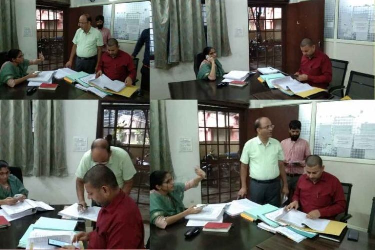 बड़ी खबर :- भारी बारिश का अलर्ट जारी।जिलाधिकारी ने आपदा प्रबंधन केंद्र का किया औचक निरीक्षण