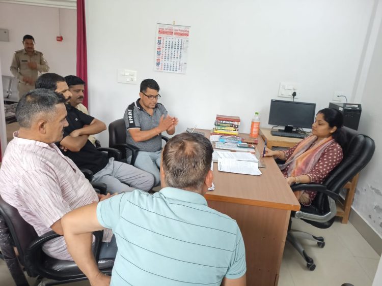 व्यापार सभा ने दिया तहसीलदार को ज्ञापन , सत्यापन कराने की मांग