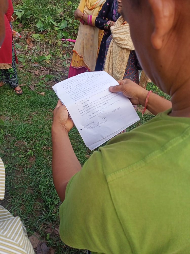 बड़ी खबर : प्रधान ने गांव की जमीनें बेचकर बनी करोड़ों की मालकिन