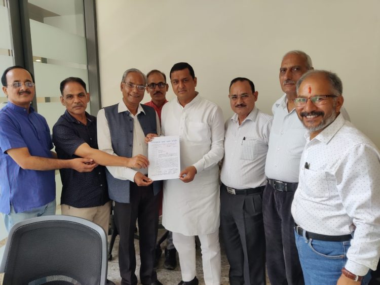 प्रतिनिधि भाषा का प्रस्ताव सांसदों ने भी स्वीकारा