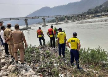 ब्रेकिंग : अलकनंदा नदी में कूदी युवती। मचा हड़कंप