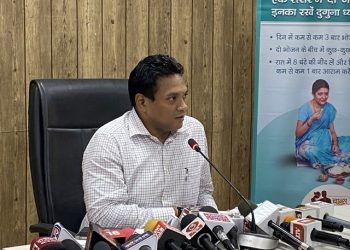 बड़ी खबर: चार्ज संभालते ही ये अधिकारी एक्शन में। प्रैक्टिस करने वाले डॉक्टरों के खिलाफ होगी कार्रवाई