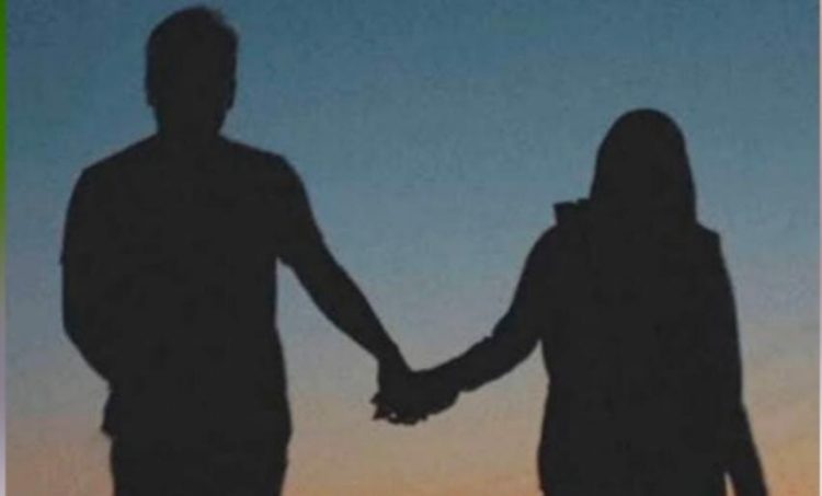 अजब-गजब: प्रेमी युगल ने लगाई छत से छलांग