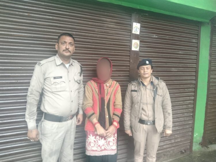 बड़ी खबर: परिजनों से नाराज महिला को पुलिस ने जंगलों में कांबिंग कर 3 घंटे के भीतर किया बरामद