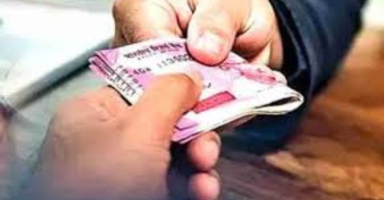 बड़ी खबर : रिश्वत लेता रजिस्ट्रार कानूनगो चढ़ा विजिलेंस के हत्थे। मचा हड़कंप