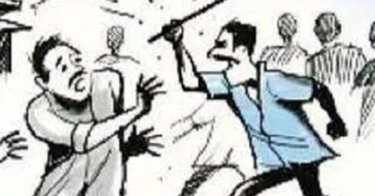 बड़ी खबर: यहां पर एई और जेई के बीच जमकर चले लाठी-डंडे। मचा हड़कंप