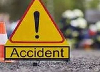 हादसा: अनियंत्रित होकर गहरी खाई में गिरा वाहन।दो की मौत