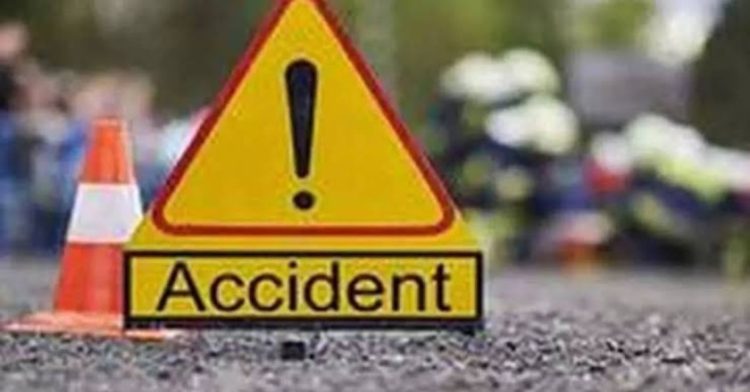 हादसा: अनियंत्रित होकर गहरी खाई में गिरा वाहन।दो की मौत