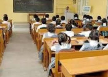 बड़ी खबर: सातवीं कक्षा के छात्र ने शिक्षका को मारा थप्पड़।  शिक्षक पर रोड से किया हमला